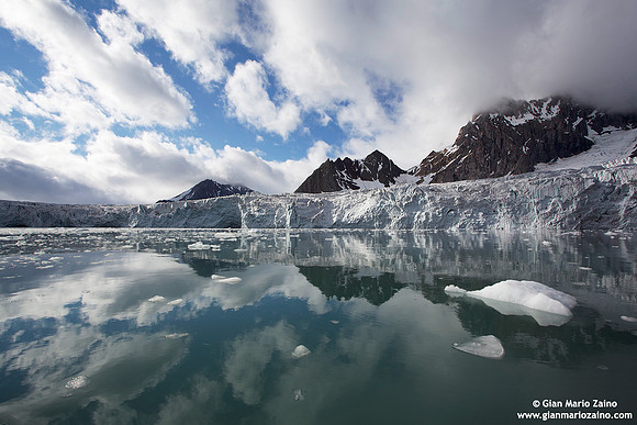 Norway, Svalbard Islands - Samarinvågen Fjord (2010)